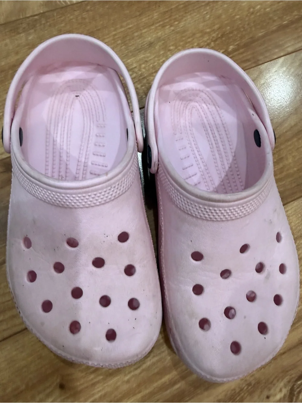 CROCS classic Kids Lightweight Clog in Light Pink